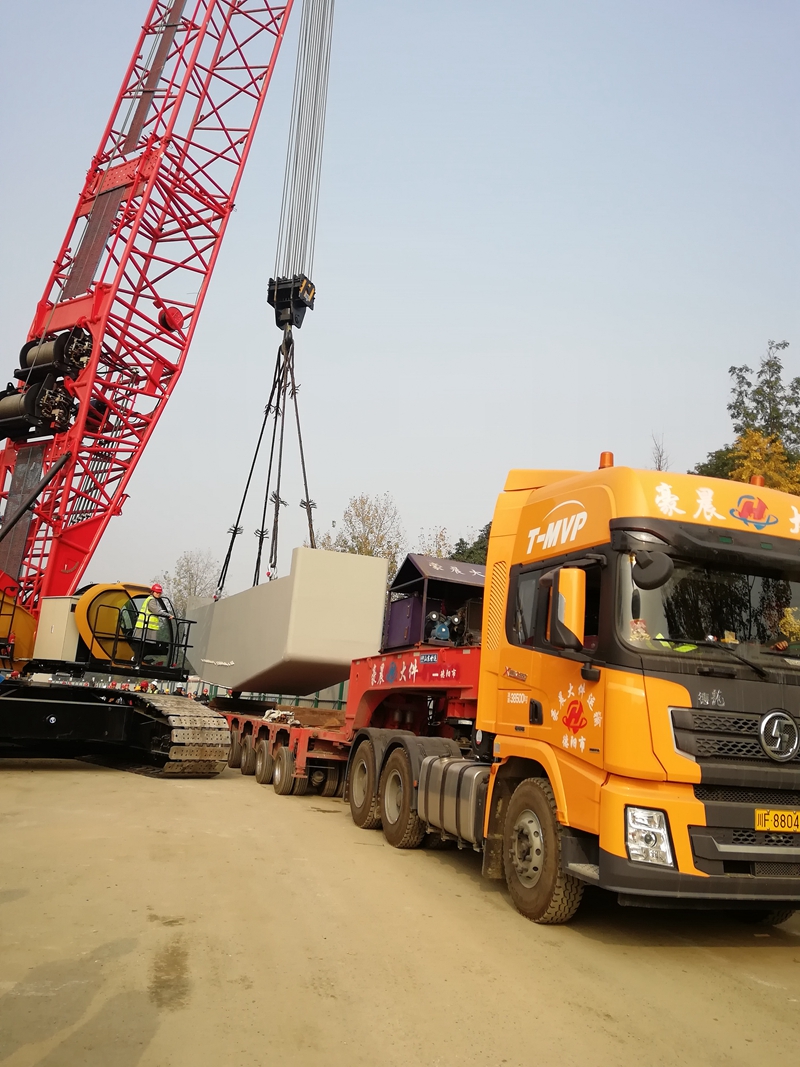 成彭高架首个高架桥双墩柱盖梁吊装现场1_副本 成彭高架首个高架桥双墩柱盖梁吊装现场1_副本